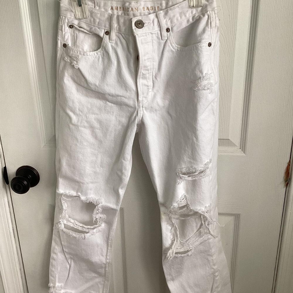 American Eagle white denim ripped jeans 2 short